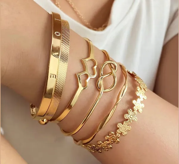 Gold_Amora_Bracelet_Stack_For_Women